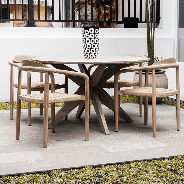 Set meja makan kayu jati dengan kursi anyaman rotan, custom furniture outdoor berkualitas dari Permata Furni.