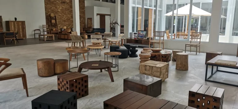 pesan furniture custom