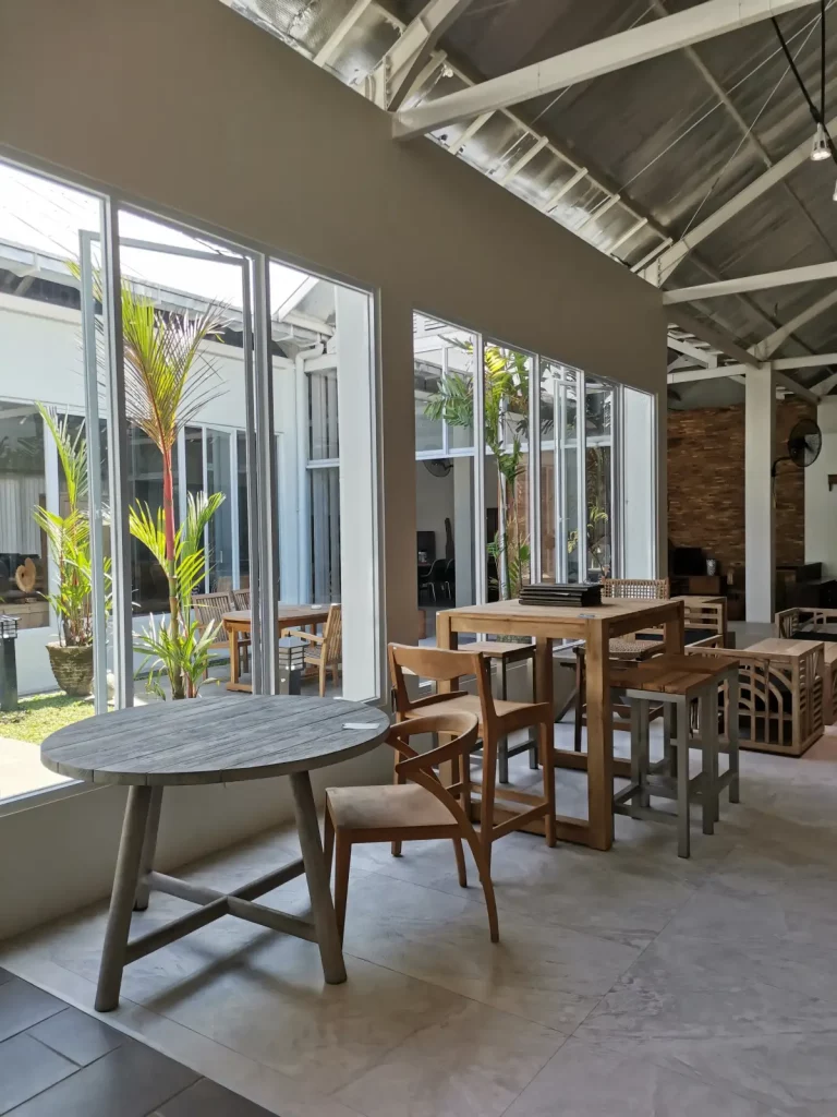 pesan furniture kayu