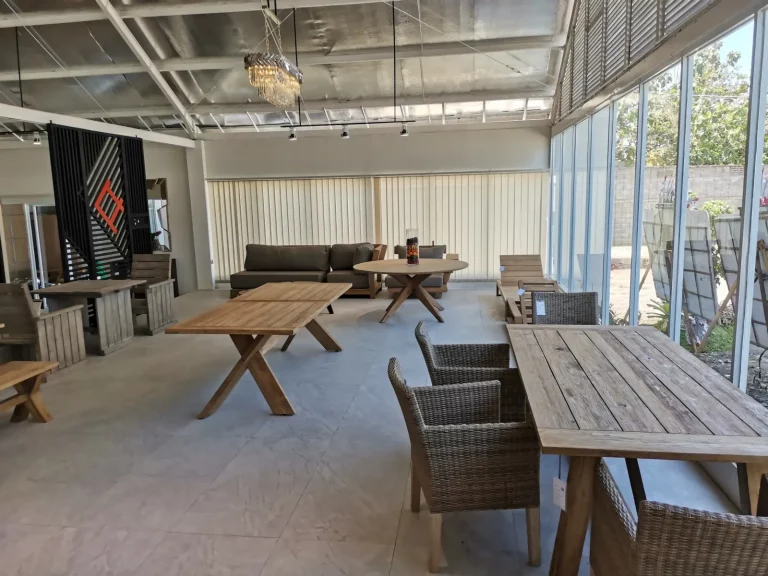 pesan furniture custom